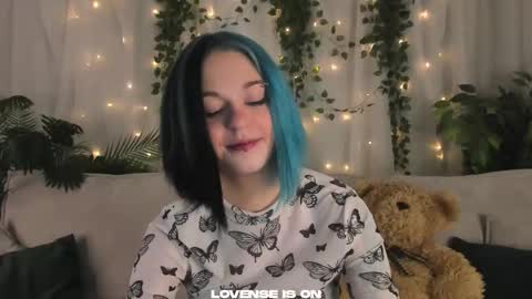 Snapshot of she_well chatting on October 20, 2025, 11:10 am Anika online show from October 20, 2025, 11:10 am