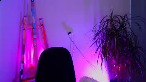 Snapshot of sheeeeesh_gurl chatting on December 19, 2024, 6:23 am sheeeeesh_gurl online show from December 19, 2024, 6:23 am
