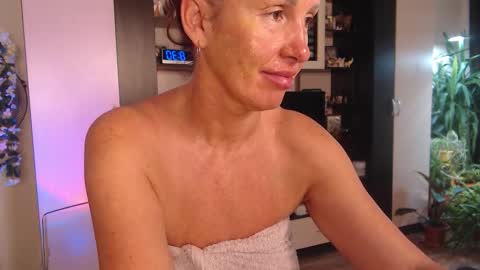 Snapshot of sheilaryan chatting on October 13, 2025, 5:29 am Sheila GMT 2 Tuesday Wednesday Friday Saturday Sunday- 8 5 online show from October 13, 2025, 5:29 am