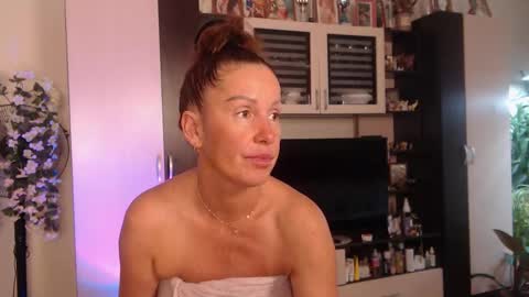 Snapshot of sheilaryan chatting on October 15, 2025, 5:07 am Sheila GMT 2 Tuesday Wednesday Friday Saturday Sunday- 8 5 online show from October 15, 2025, 5:07 am