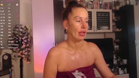 Snapshot of sheilaryan chatting on October 22, 2025, 5:08 am Sheila GMT 2 Tuesday Wednesday Friday Saturday Sunday- 8 5 online show from October 22, 2025, 5:08 am