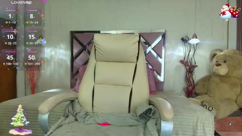 Shelby cute  online show from December 10, 2024, 5:44 pm