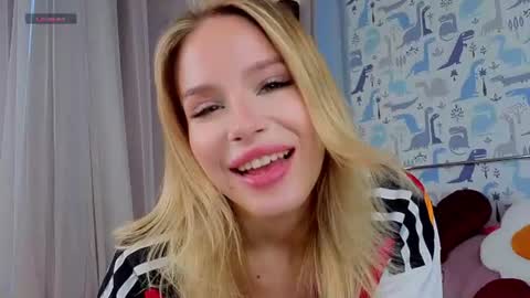Snapshot of sheliamuyres chatting on June 29, 2026, 1:56 am Lina online show from June 29, 2026, 1:56 am