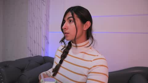 Snapshot of shelleymorell chatting on October 10, 2025, 2:49 pm  Transmission schedule Monday - Friday 715 am to 200 pm time Colombia  online show from October 10, 2025, 2:49 pm