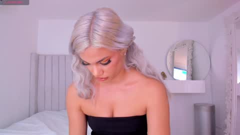 shelynna_azzul online show from December 9, 2024, 7:39 pm