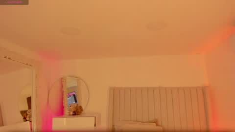 shelynna_azzul online show from May 5, 2026, 11:29 am