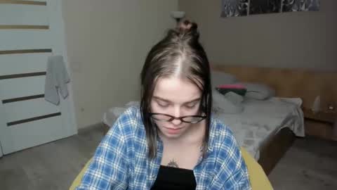 ShelyMoon online show from January 6, 2025, 5:06 pm