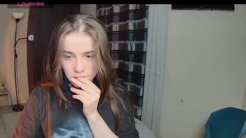 ShelyMoon online show from March 5, 2025, 3:18 am