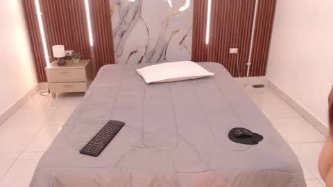 shena_nomy1 online show from November 25, 2025, 8:09 pm