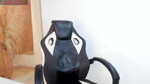 Snapshot of shenielxxx chatting on March 1, 2025, 1:18 pm shenielxxx online show from March 1, 2025, 1:18 pm