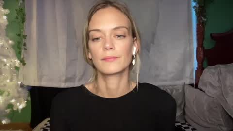 Snapshot of shereallyreal chatting on December 16, 2024, 9:41 pm Jem online show from December 16, 2024, 9:41 pm