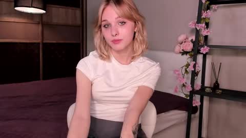 Snapshot of sheridanpotulski chatting on September 19, 2025, 6:52 pm Sherl online show from September 19, 2025, 6:52 pm