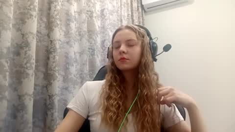 Snapshot of sherrylkeep chatting on December 4, 2025, 6:23 am Lisa online show from December 4, 2025, 6:23 am