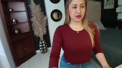 Snapshot of sheryl_jones chatting on May 8, 2026, 12:54 pm sheryl_jones online show from May 8, 2026, 12:54 pm