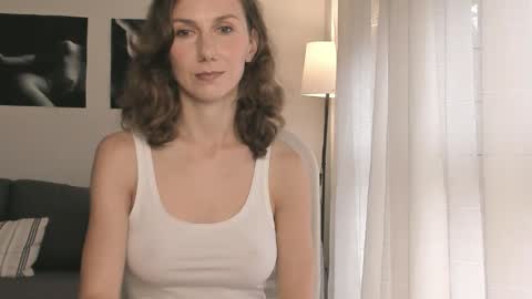 shesleepsnaked online show from November 13, 2025, 2:49 pm