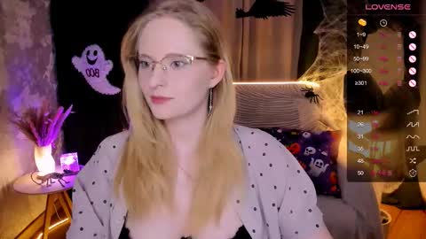 Snapshot of sheslinki chatting on October 27, 2025, 8:40 am Hello guys my name is Aemilia online show from October 27, 2025, 8:40 am