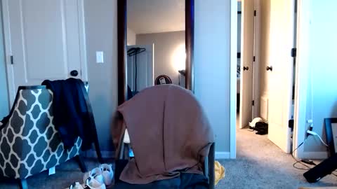 shimmyloe online show from December 19, 2025, 4:14 pm