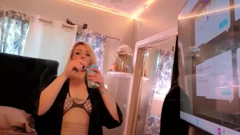 lia pnelli online show from March 4, 2026, 8:59 pm