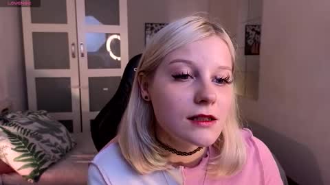 Snapshot of shinejoan chatting on September 20, 2025, 2:18 pm help me reach my first 25 thumbs up online show from September 20, 2025, 2:18 pm