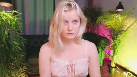 Snapshot of shinejoan chatting on November 1, 2025, 2:41 pm help me reach my first 25 thumbs up online show from November 1, 2025, 2:41 pm