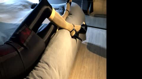 Snapshot of shiny_layered_doll chatting on March 1, 2026, 2:30 pm Pantyhose-Doll online show from March 1, 2026, 2:30 pm