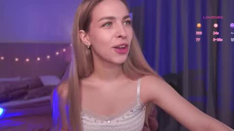 Julia online show from October 16, 2025, 6:47 am