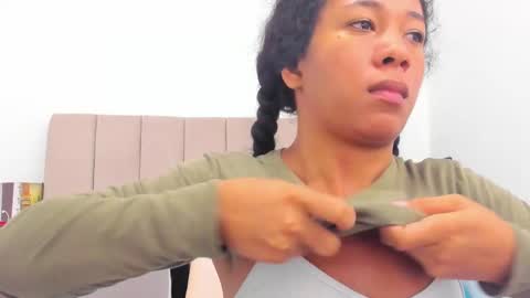 shira_sexylove online show from December 30, 2024, 5:15 am
