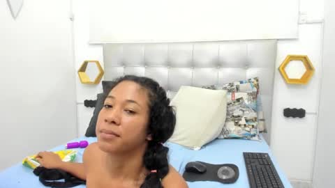 shira_sexylove online show from January 5, 2025, 2:38 am