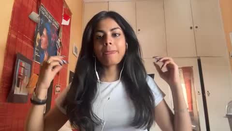 Snapshot of shirleendurrah chatting on April 18, 2026, 10:19 am Karin online show from April 18, 2026, 10:19 am