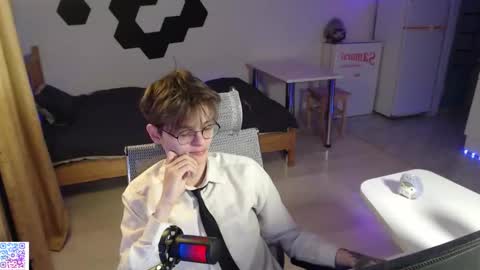 shiromy_ online show from November 26, 2025, 5:25 pm