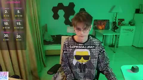 shiromy_ online show from April 30, 2026, 11:09 pm