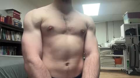 Snapshot of shirtlesshunk15 chatting on April 20, 2026, 2:58 am shirtlesshunk15 online show from April 20, 2026, 2:58 am