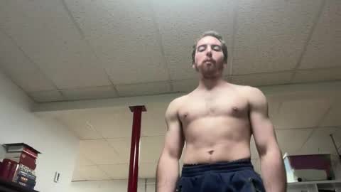 Snapshot of shirtlesshunk15 chatting on April 21, 2026, 2:51 am shirtlesshunk15 online show from April 21, 2026, 2:51 am