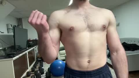 Snapshot of shirtlesshunk15 chatting on April 21, 2026, 11:40 pm shirtlesshunk15 online show from April 21, 2026, 11:40 pm