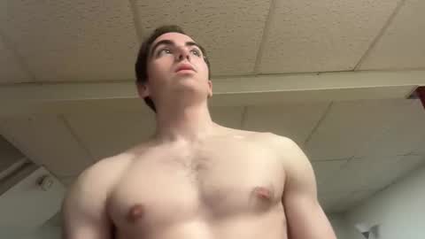 Snapshot of shirtlesshunk15 chatting on April 27, 2026, 3:04 am shirtlesshunk15 online show from April 27, 2026, 3:04 am