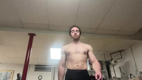 Snapshot of shirtlesshunk15 chatting on May 13, 2026, 11:33 pm shirtlesshunk15 online show from May 13, 2026, 11:33 pm