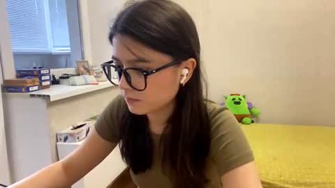 Marie online show from June 19, 2026, 2:32 pm