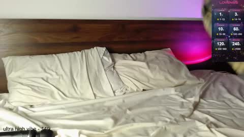 Snapshot of shoopdelang chatting on March 10, 2026, 8:03 pm Jess online show from March 10, 2026, 8:03 pm