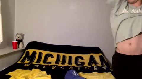 shortiesn40s online show from April 9, 2026, 6:19 am