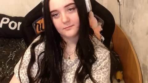 show_for_you online show from October 7, 2025, 12:35 pm