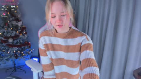 Snapshot of showmejenny chatting on December 8, 2024, 2:30 pm jennywoody online show from December 8, 2024, 2:30 pm