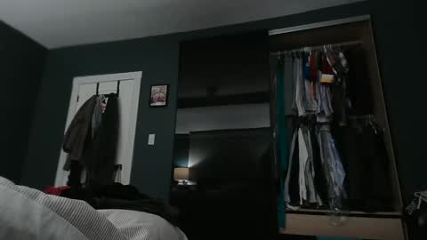 Snapshot of shutterbug989 chatting on October 19, 2025, 2:34 am shutterbug989 online show from October 19, 2025, 2:34 am