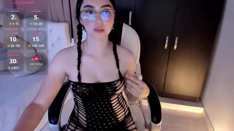 Snapshot of shy_angel4 chatting on September 29, 2025, 2:27 am Nahomy online show from September 29, 2025, 2:27 am