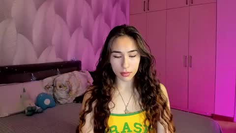Snapshot of shy_bambiii chatting on December 3, 2024, 2:14 am Mika online show from December 3, 2024, 2:14 am
