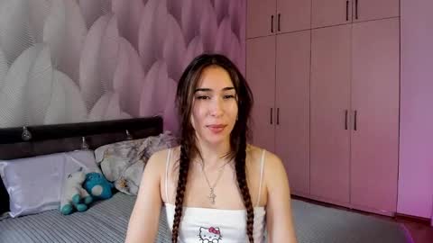 Snapshot of shy_bambiii chatting on December 10, 2024, 6:01 am Mika online show from December 10, 2024, 6:01 am
