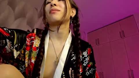 Snapshot of shy_bambiii chatting on December 14, 2024, 10:34 am Mika online show from December 14, 2024, 10:34 am