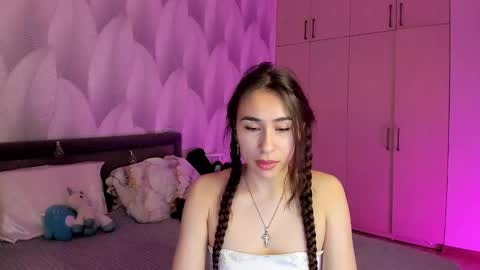 Snapshot of shy_bambiii chatting on December 20, 2024, 2:19 am Mika online show from December 20, 2024, 2:19 am