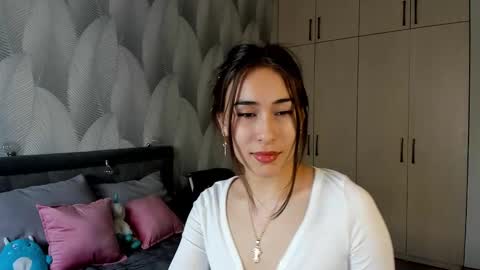 Snapshot of shy_bambiii chatting on January 27, 2025, 7:56 am Mika online show from January 27, 2025, 7:56 am