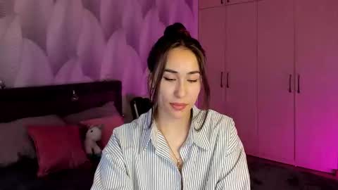 Snapshot of shy_bambiii chatting on January 29, 2025, 2:40 am Mika online show from January 29, 2025, 2:40 am