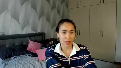 Snapshot of shy_bambiii chatting on September 9, 2025, 8:03 am Mika online show from September 9, 2025, 8:03 am